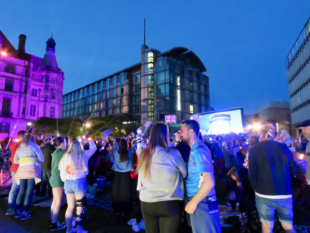 steelcitysnaps's tweet photo. The Peace Gardens during last night’s #LightUpTheNation by @BBCOne as part of the #CoronationConcert 🤩 @SheffCouncil @VisitSheffield #Coronation #Sheffield https://t.co/2g4fAdSpRu