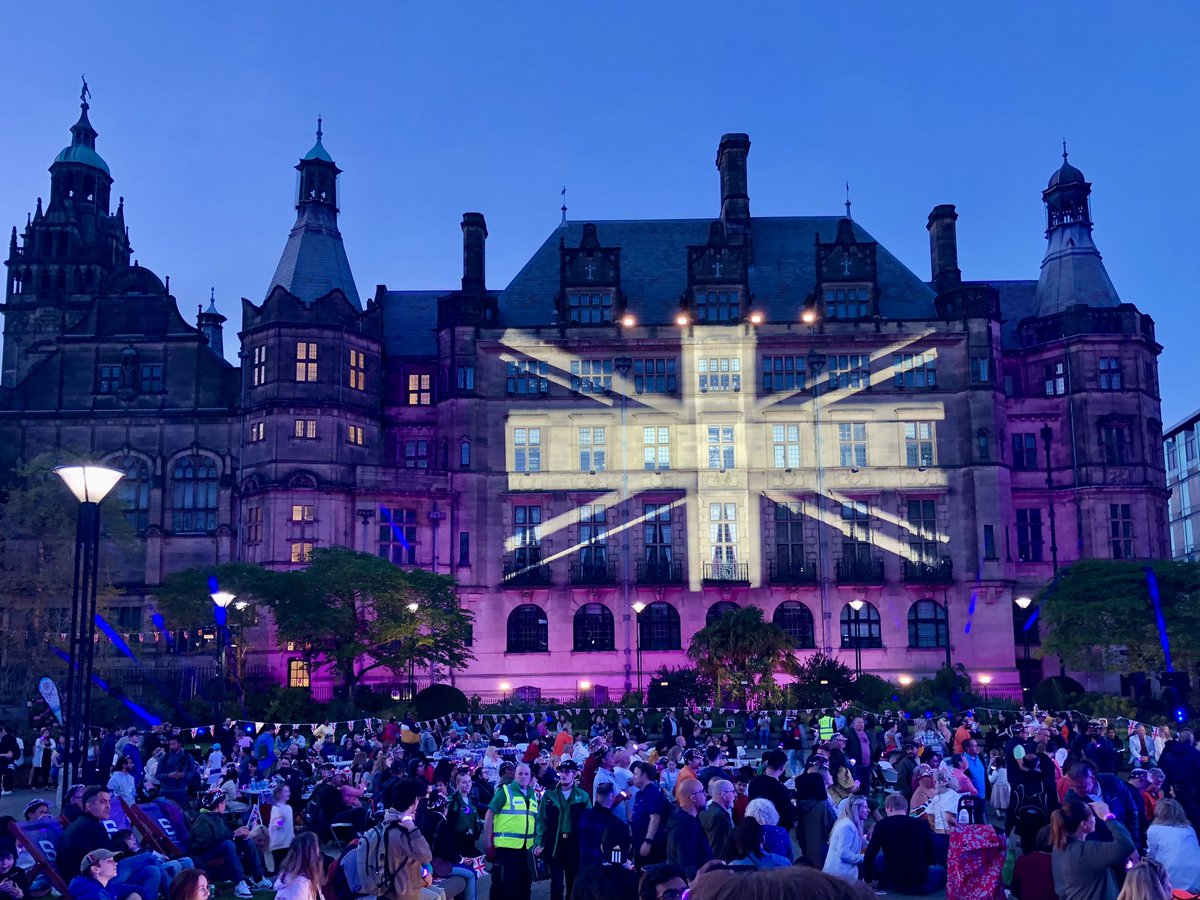 steelcitysnaps's tweet photo. The Peace Gardens during last night’s #LightUpTheNation by @BBCOne as part of the #CoronationConcert 🤩 @SheffCouncil @VisitSheffield #Coronation #Sheffield https://t.co/2g4fAdSpRu