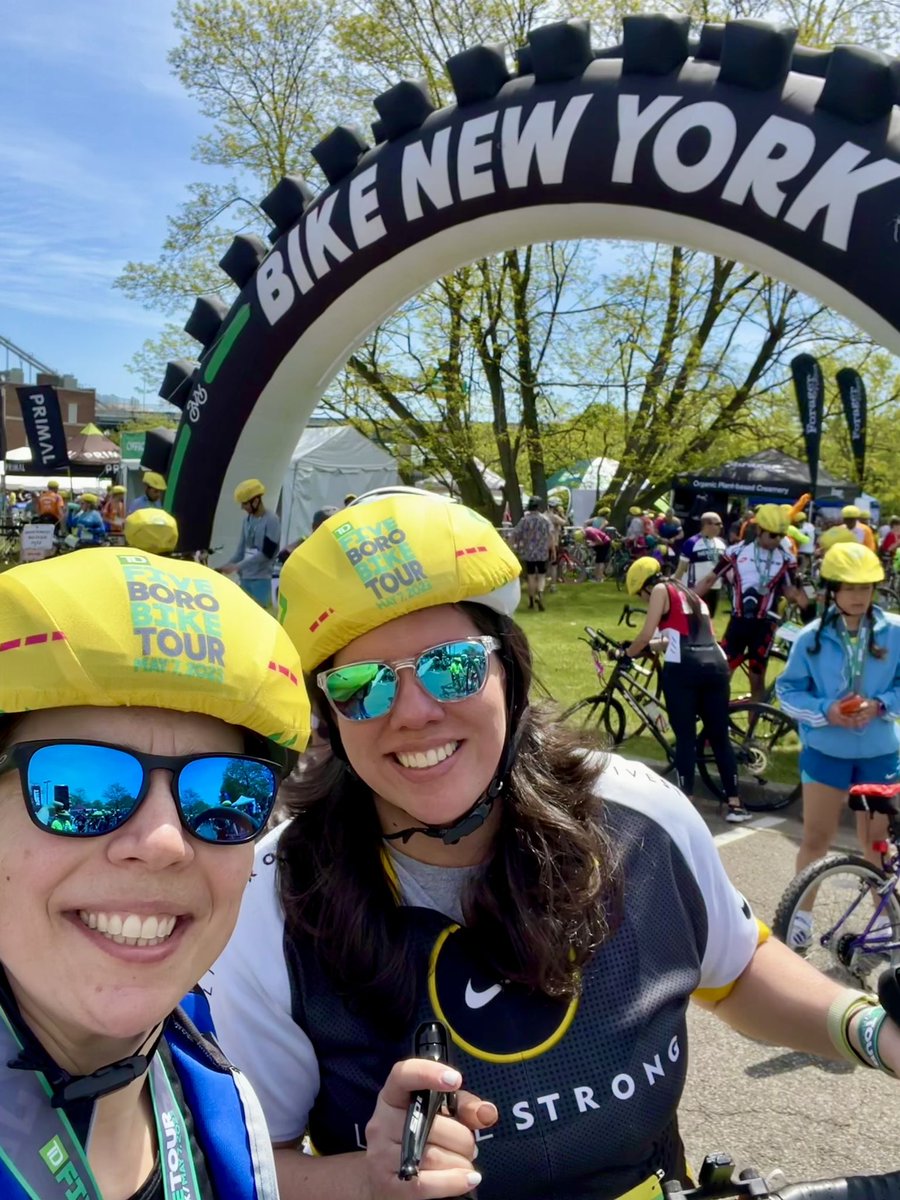 DPT2Go's tweet photo. ๐ฒ ๐ฝ โ๏ธ What a BEAUTIFUL day for the @bikenewyork #fiveborobiketour!
40+5 miles of unencumbered cycling paths throughout NYCโs bridges, highways, + streets.
#TeamBDNF finished strong and we weโre so happy to meet some of the @loveyourbrain group along the way! https://t.co/rwXeQYzreo