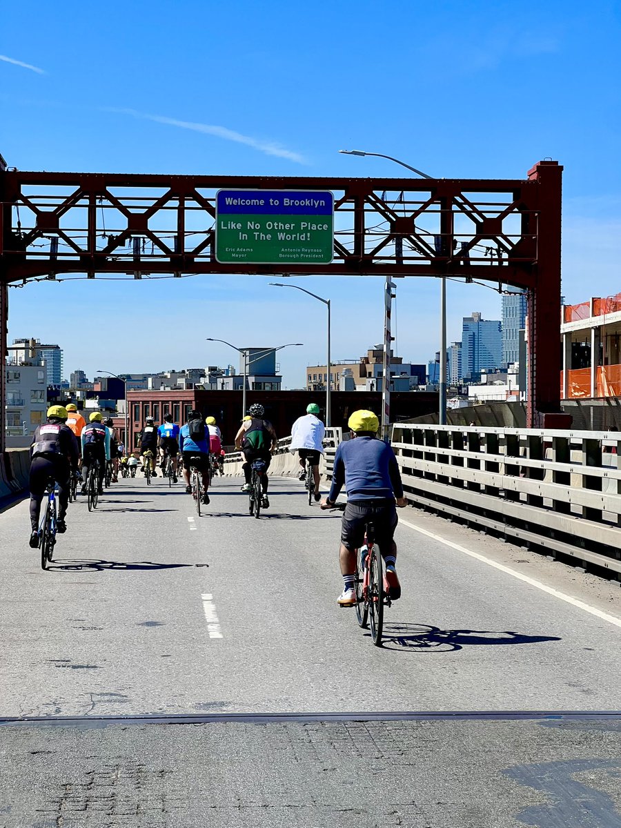 DPT2Go's tweet photo. ๐ฒ ๐ฝ โ๏ธ What a BEAUTIFUL day for the @bikenewyork #fiveborobiketour!
40+5 miles of unencumbered cycling paths throughout NYCโs bridges, highways, + streets.
#TeamBDNF finished strong and we weโre so happy to meet some of the @loveyourbrain group along the way! https://t.co/rwXeQYzreo