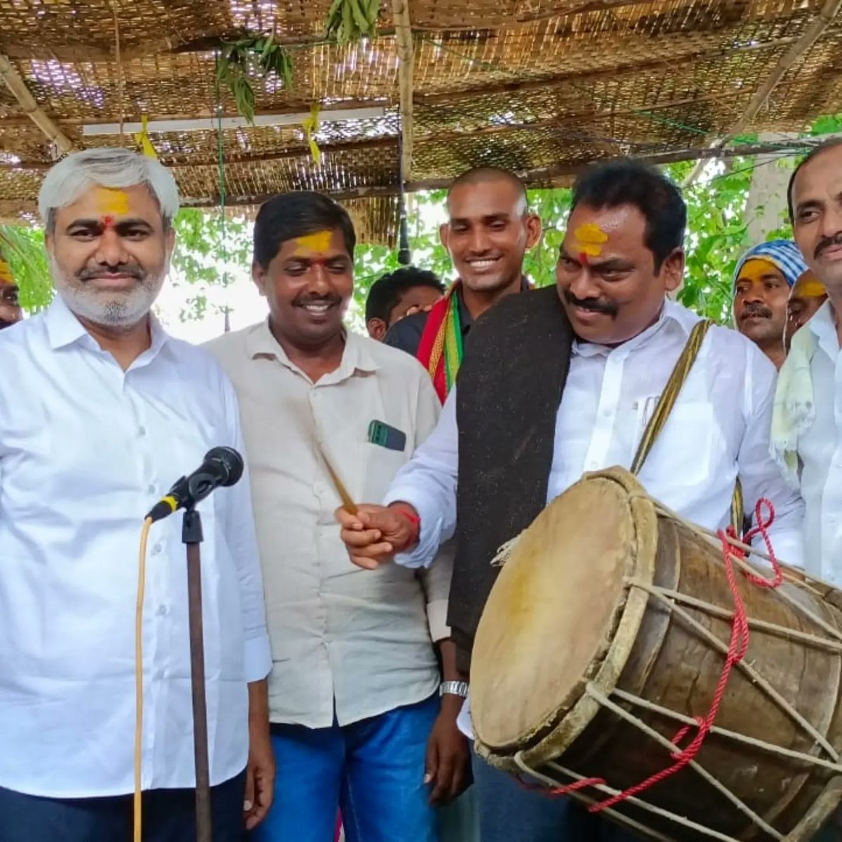 Ravishankar_BRS's tweet photo. చొప్పదండి నియోజకవర్గం
 
రామడుగు మండలం వెలిచాల గ్రామంలో శ్రీ బీరప్ప, కామరతి పట్నాల కార్యక్రమంలో పాల్గొనడం జరిగింది.
@KTRBRS 
@RaoKavitha 
@SantoshKumarBRS 
@SantoshKumarBRS 
@vinodboianpalli 
@ https://t.co/VPzSHa6SwA