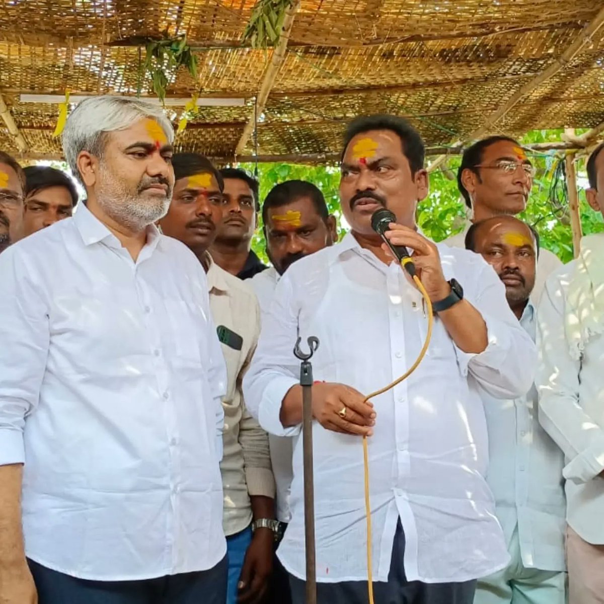 Ravishankar_BRS's tweet photo. చొప్పదండి నియోజకవర్గం
 
రామడుగు మండలం వెలిచాల గ్రామంలో శ్రీ బీరప్ప, కామరతి పట్నాల కార్యక్రమంలో పాల్గొనడం జరిగింది.
@KTRBRS 
@RaoKavitha 
@SantoshKumarBRS 
@SantoshKumarBRS 
@vinodboianpalli 
@ https://t.co/VPzSHa6SwA