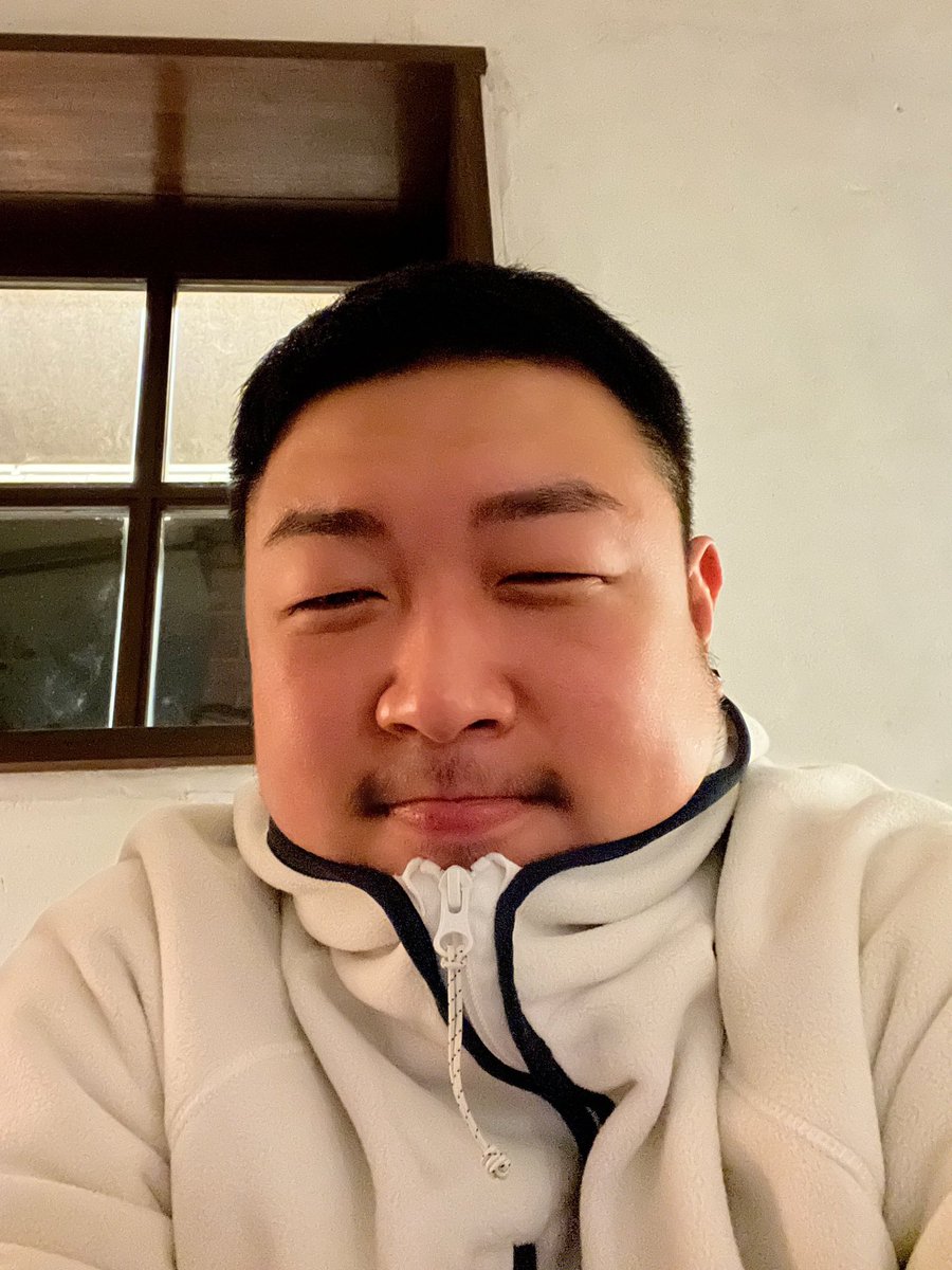 생존신고 
(살찌니까 피부가 좋아져따?🥲)
꿀꿀~🐽