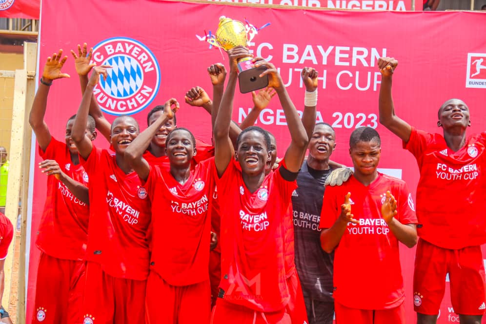NIGERCommunity's tweet photo. @GERinNigeria @FCBayern Meet Team 🇳🇬for FC Bayern Youth Cup World Finals.

These are the 10 talented U16 players who were selected at the tournament in #Enugu to represent Nigeria in #Munich this October.

Many Congratulations to them👏🏽

Daalu! #Enugu 👏🏽
Danke! @FCBayern
@voefoundationNG🇳🇬 @FCBayernEN https://t.co/ra9izyn5DV