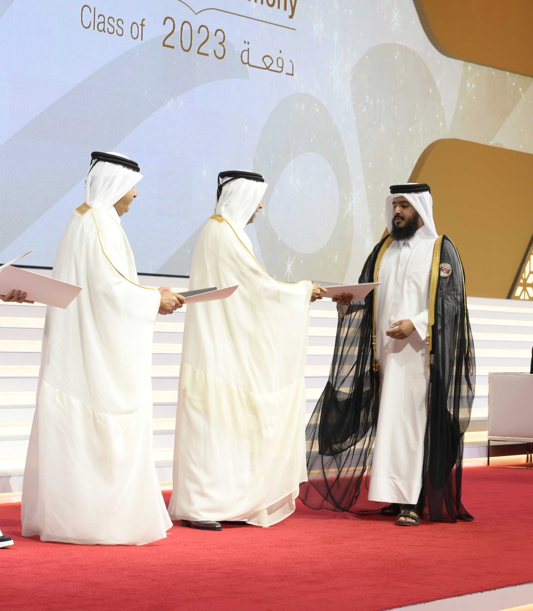 QatarUniversity's tweet photo. تم تخريج جميع خريجي الجامعة من حملة الدرجات العلمية (البكالوريوس، الدبلوم، الماجستير، والدكتوراه، والدكتور الصيدلاني)، ممن استكملوا متطلبات التخرج بنهاية الفصول الدراسية (صيف 2022، خريف 2022 - شتاء 2023 - ربيع 2023). وبلغت أعداد الخريجين البنين: 766 من إجمالي عدد خريجي هذه الدفعة البالغ عددها 3913 خريجًا وخريجة.

#حفل_تخريج_جامعة_قطر_2023