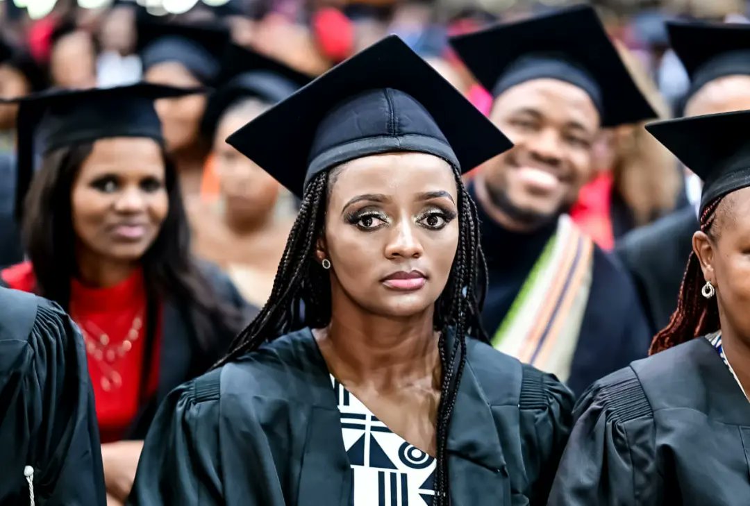 WalterSisuluUni's tweet photo. #wsugrad2023 #graduat https://t.co/4cFhawFixa