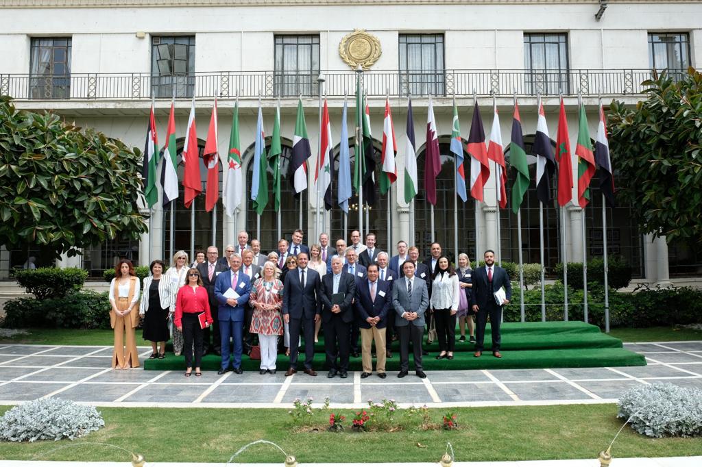 arableague_gs's tweet photo. عقد اجتماع في إطار التعاون الثنائي بين الأمانة العامة وجمهورية #ألمانيا الاتحادية 
https://t.co/sPvbbRFgqg
@GlobalBridgesEV 
@khaledManzlawiy https://t.co/eeUwvM5cMI