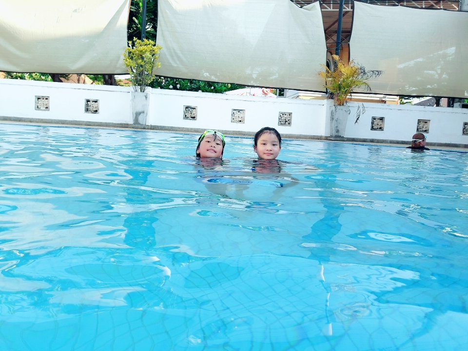 PunnieVIIIXVIII's tweet photo. Yesterday went 2 swimming pool @ village with my niece & her friends. 🏊♀️🏊♀️🏊♀️🏊♀️
But i can't swim too much cuz my chest feel tight ! I can’t breath ! 😩
My checklist : exercise ✅💪🏻😊
#exercise #swimming #healthy #fitandfirm https://t.co/UDo7YEkrGN