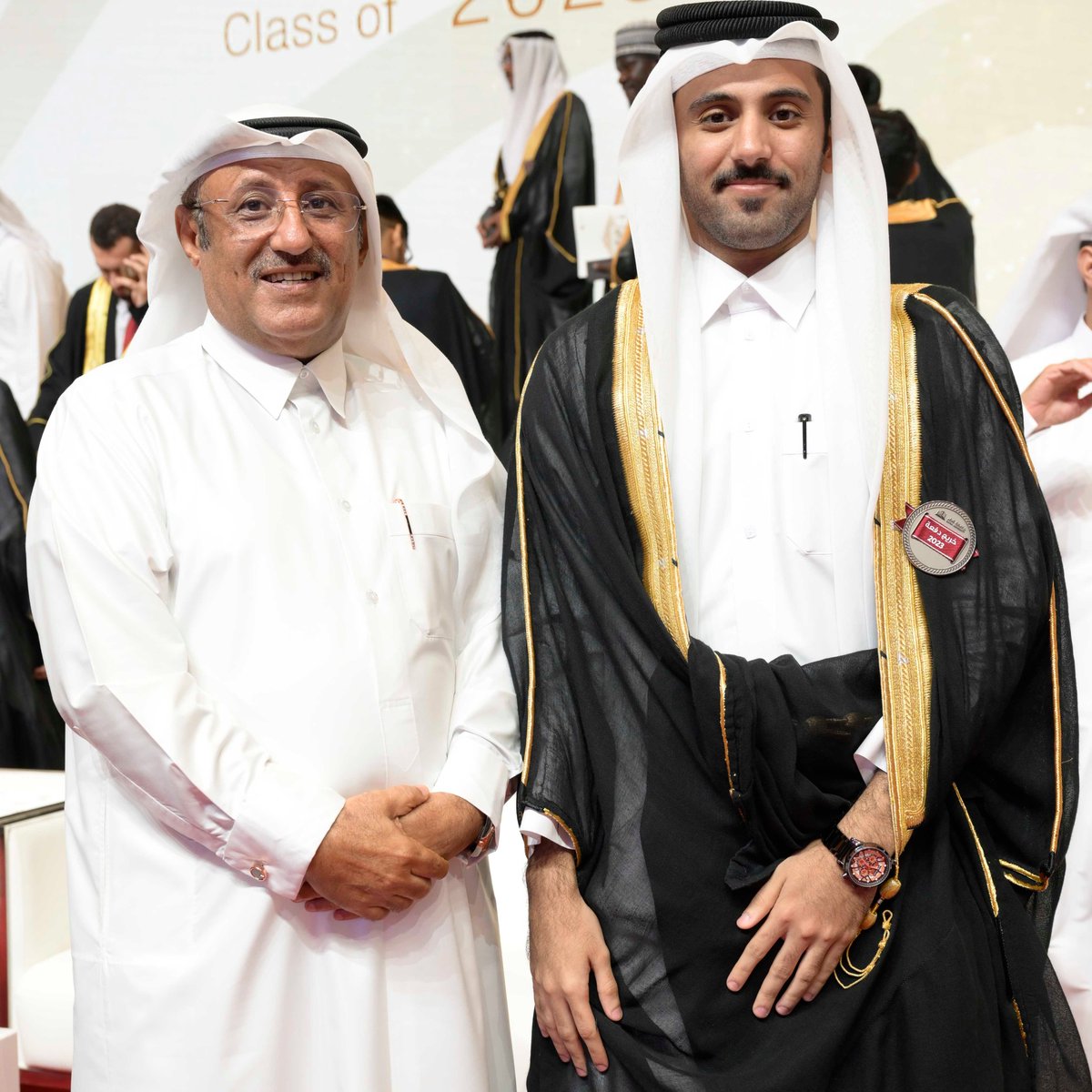QatarUniversity's tweet photo. لا شك أنَّ الجامعة وهي تحتفل بتخريج دفعتها 46 من خريجيها، تؤرخ لمسيرةٍ تاريخيةٍ امتدَّت عبر عقود، ساهمت خلالها الجامعة في تعزيز التنمية والازدهار بدولة #قطر من خلال رفد سوق العمل بالخريجين الأكفاء.

مبارك تخرجكم 
#حفل_تخريج_جامعة_قطر_2023 https://t.co/2h4MPVNl5n