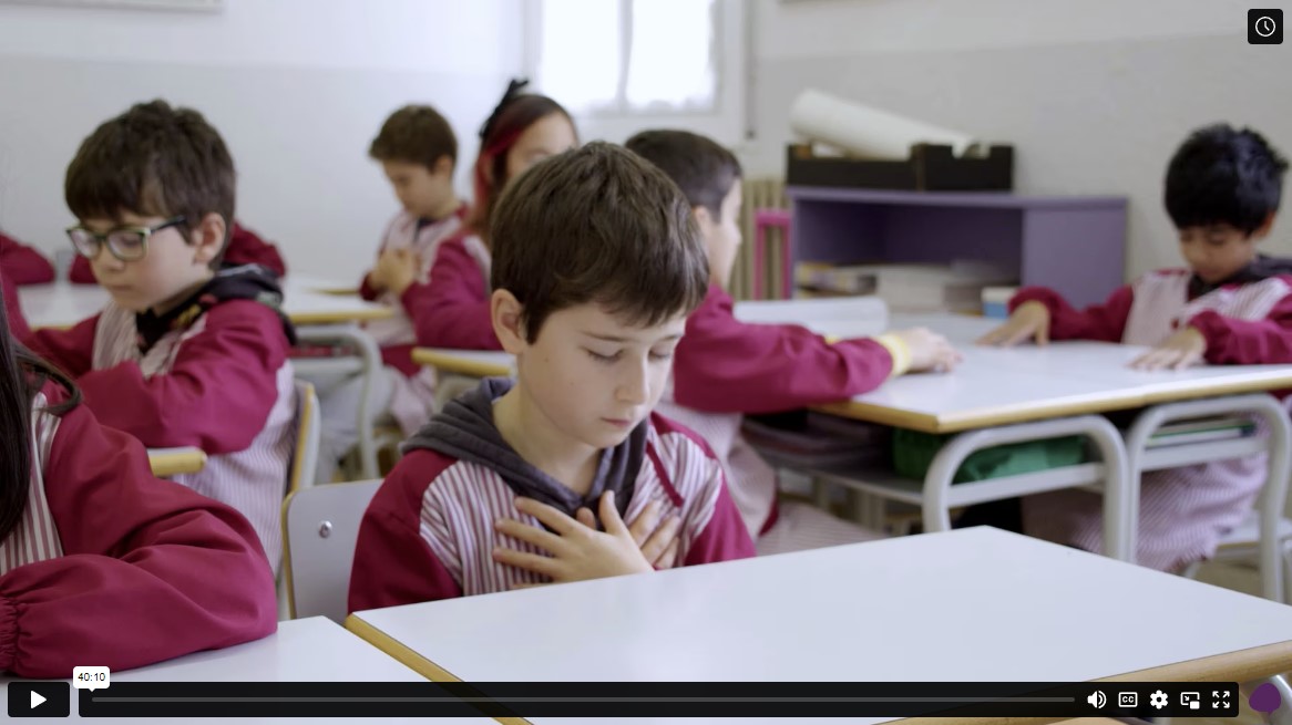 🎥 L’equip de <a href="/Docents_cat/">Docents</a> dedica un documental al programa #EscolaAtenta de Vedruna per estendre aquesta iniciativa a d’altres escoles i instituts. Alumnes, famílies i mestres parlen dels beneficis de portar l’#atencióplena a les aules ▶️ vedrunacatalunya.cat/docents-cat-do…