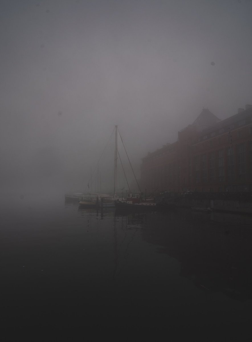 Dankameraman's tweet photo. Amsterdam this morning during the fog!

#photograghy
#mist
#amsterdam
#streetphotography
#landscapephotography
#photooftheday
#cityscape
#urbanphotography 
#fotografia
#fotografie https://t.co/cGPWidABzQ