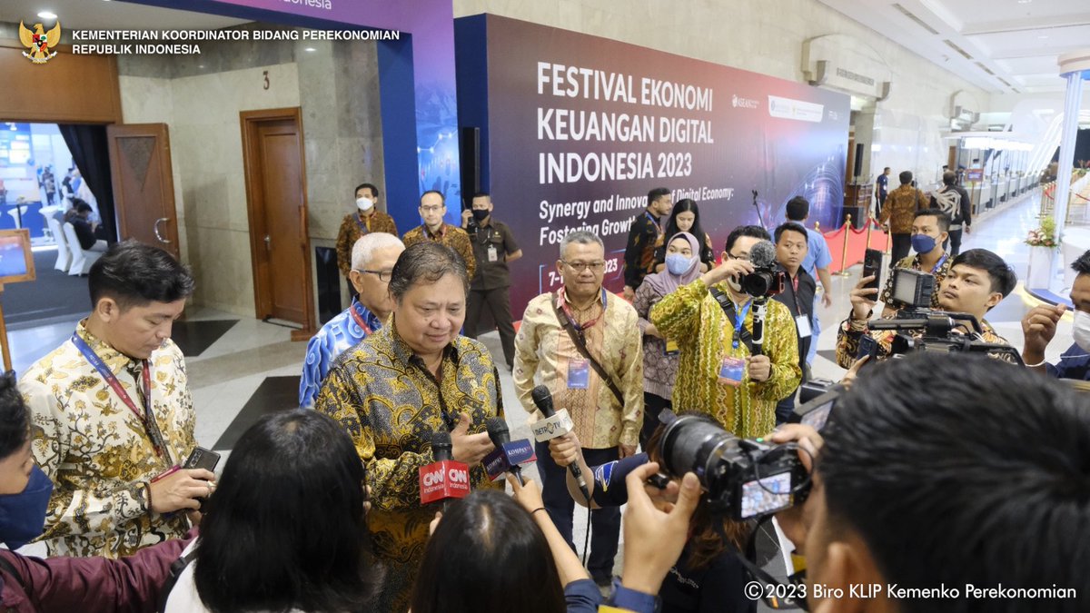 PerekonomianRI's tweet photo. #BeritaEkon

Hai #SahabatEkon

Sebagai buffer dan akselerator bagi perekonomian nasional, Pemerintah terus berupaya mendorong pengembangan ekonomi digital. 

Yuk Simak.
https://t.co/uHTQ6jjy7f

#FEKDI2023 #EKONomiUnggul #IndonesiaMaju
#TerbaikUntukIndonesia https://t.co/AP9lW00pXu