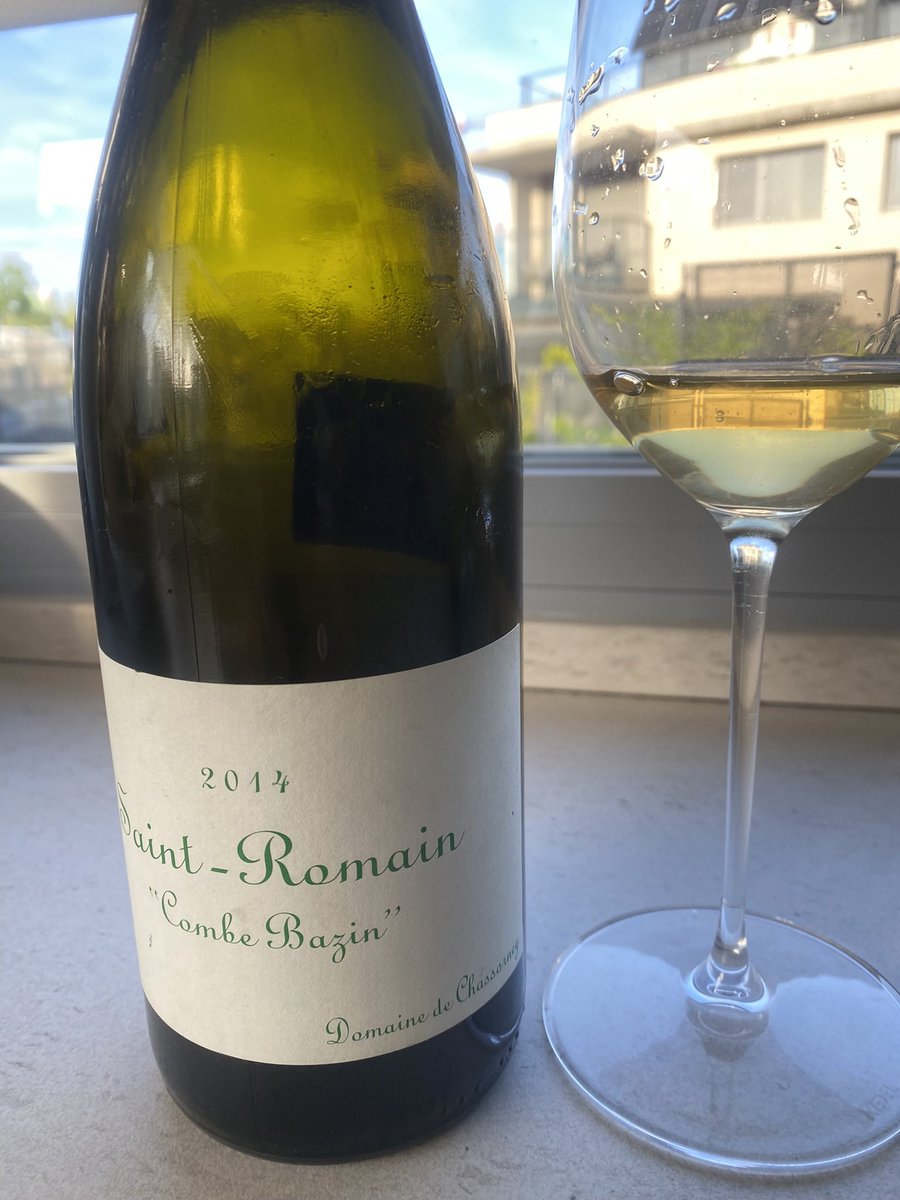 Domaine de la Chassornay Saint Romain 2014. Una joya que me descubrió @Juan_M_Bellver en @LAVINIA_ESP y está evolucionando de maravilla. Todavía repleto de energía y fresco.