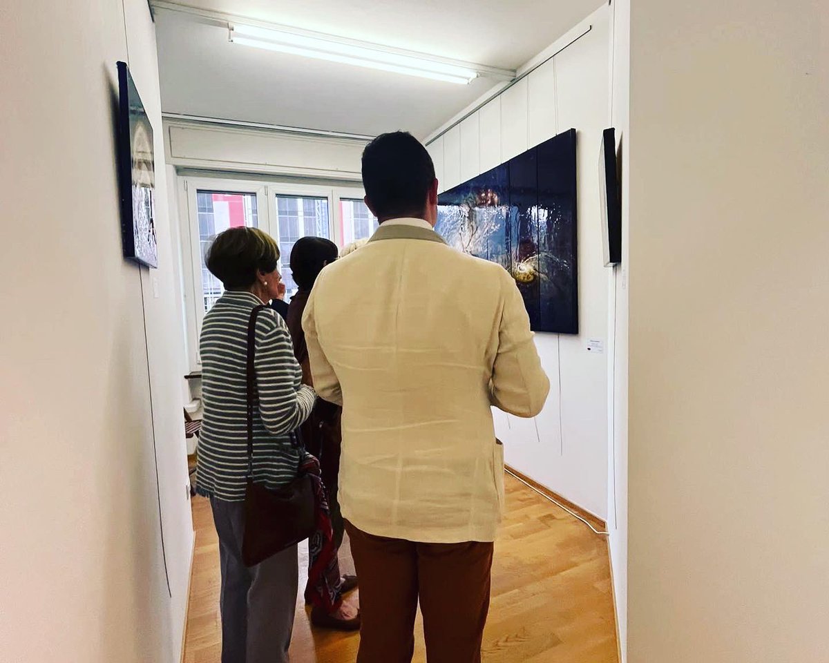 StudioTablinum's tweet photo. 🙏🏻Un grazie sentito a tutte le persone che sono venuti a trovarci all’inaugurazione della mostra #infinitopresente🪐
❗️Per chi fosse interessato ad incontrare l’artista @giorgio_tardonato ricordo l’appuntamento di giovedì 1️⃣1️⃣ maggio presso la galleria @artfolder.ch , a Chiasso https://t.co/aUfJ7gJB2L