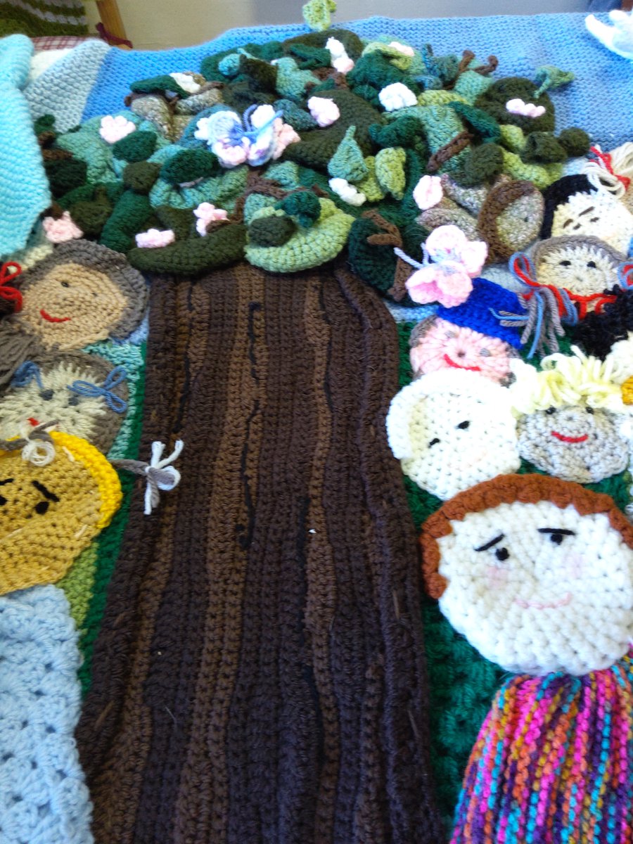 CommunityStones's tweet photo. A community coronation. Yarn display. To make you smile one stitch at a time. #communityengagement #reducingisolation #dormanstown #supporteachother https://t.co/4yEV20Az88