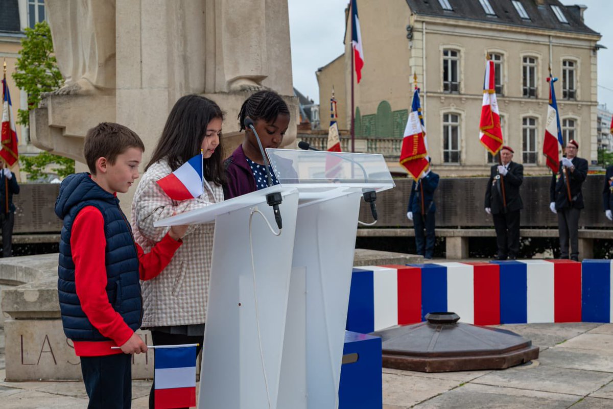 #Commémoration de la fin de la guerre en Europe le #8mai1945 contre l’Allemagne Nazie. Hommage du 2e RIMa, compagnon de la Libération. #EnLeurSouvenir #8mai2023 #TradisMilis