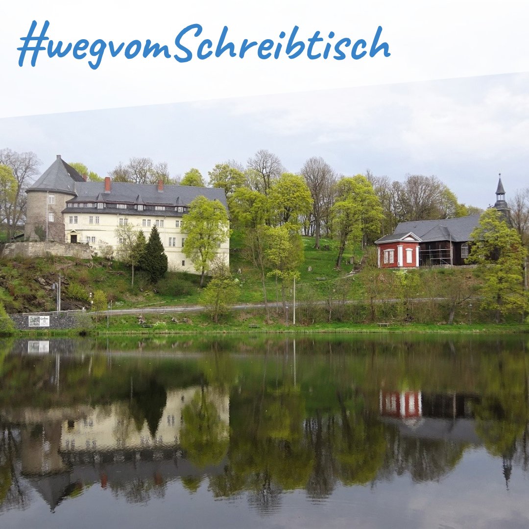 BirgitSusemihl's tweet photo. Auch sonst war der Ausflug #wegvomSchreibtisch nach Stiege wunderschön: Kaffee im Schloss, Stabkirche am neuen Standort, See-Umrundung. Aber das besagte Wildschwein war die Krönung! #Harz #Oberharz #Stiege #StabkircheStiege #draußen #Wochenende #Abschalten #Harzmagie #Wildschwein https://t.co/T3EqrGR9kH