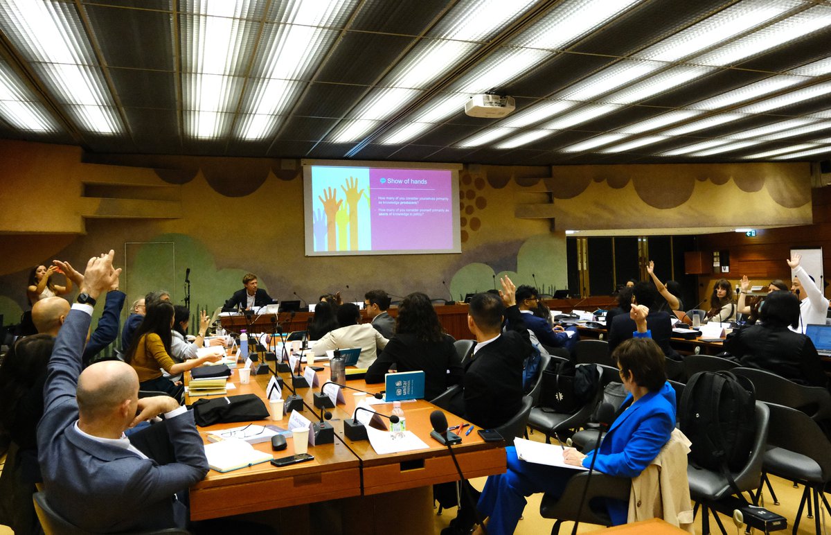 GenevaSPI's tweet image. The 2nd #SDWeek23 opens today with our session conceptualising and mapping the complex relations between #science &amp;amp; #diplomacy. A great opportunity to exchange with 30 leaders from across the globe, willing to navigate the science-policy boundaries
@GESDAglobal @unige_en @UNITAR