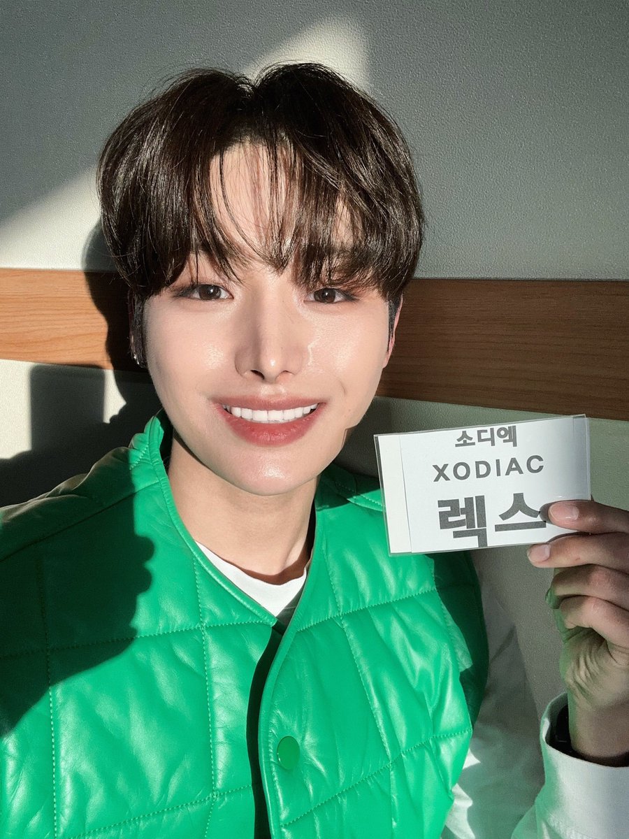 XODIAC_MEMBERS's tweet photo. [#렉스] 

두랑이들이 원하는 덮머 !!! 오늘은 특별히 덮머로다가 !!!🥹🥹 그리고 음방에서도 안했던 음이탈을 라디오에서 해버렸어 ㅠㅠㅠ 너무 긴장했나봐 ㅠㅠ 그래도 귀여운 실수로 눈감아줘 ㅎㅎ🫣

#XODIAC #소디엑 #LEX #렉스 https://t.co/ycdFZEdosc