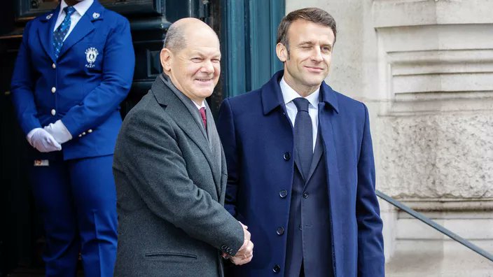 Le président #EmmanuelMacron se rendra en #Allemagne pour une visite d'État du 2 au 4 juillet prochain, à l'invitation du chancelier #OlafScholz et du président #FrankWalterSteinmeier. La première d'un chef de l'État français depuis 2000.