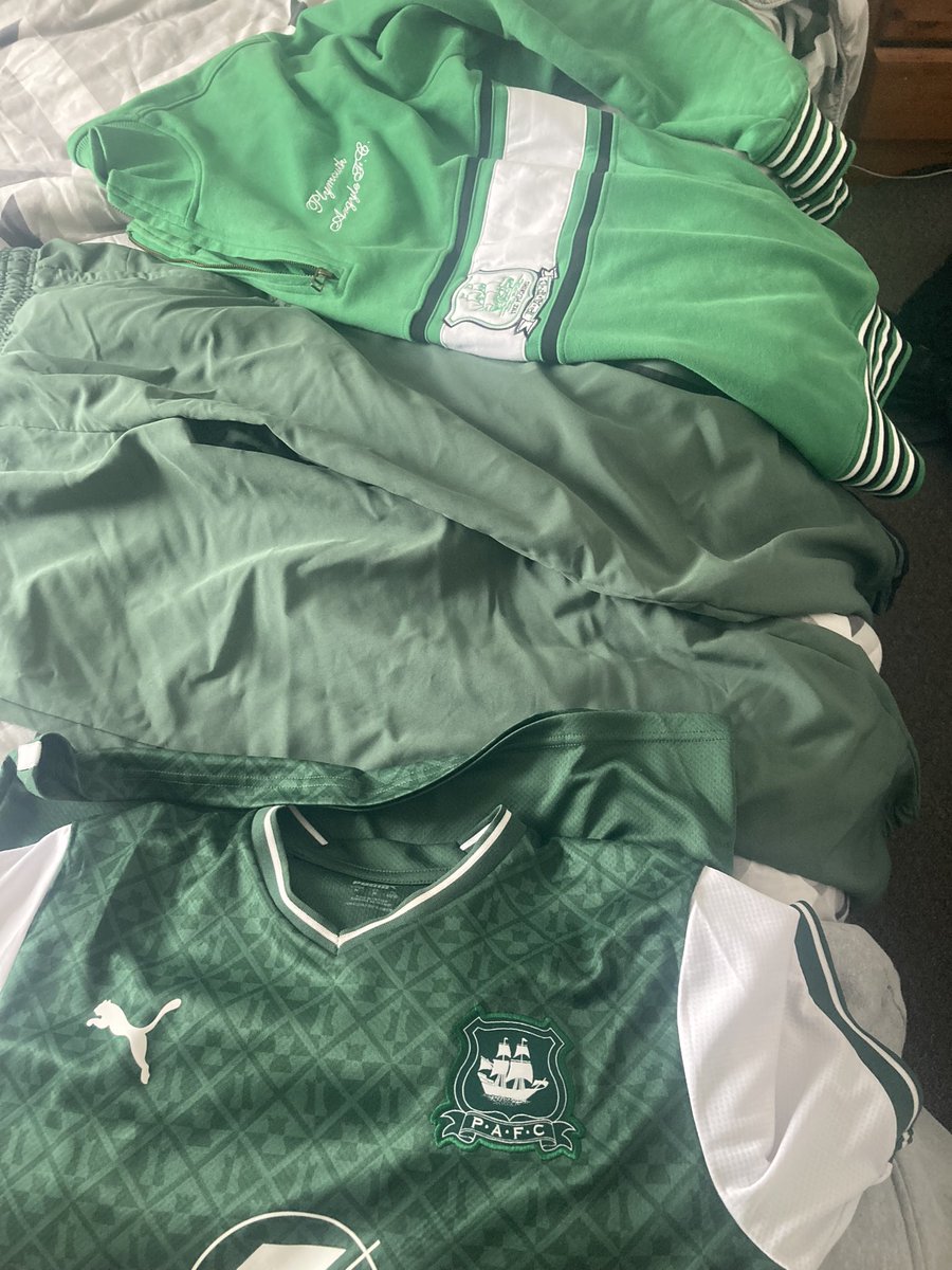 Clopeck555's tweet photo. You can never have to much green #pafc #promotionparade https://t.co/8s9ICmIWPd