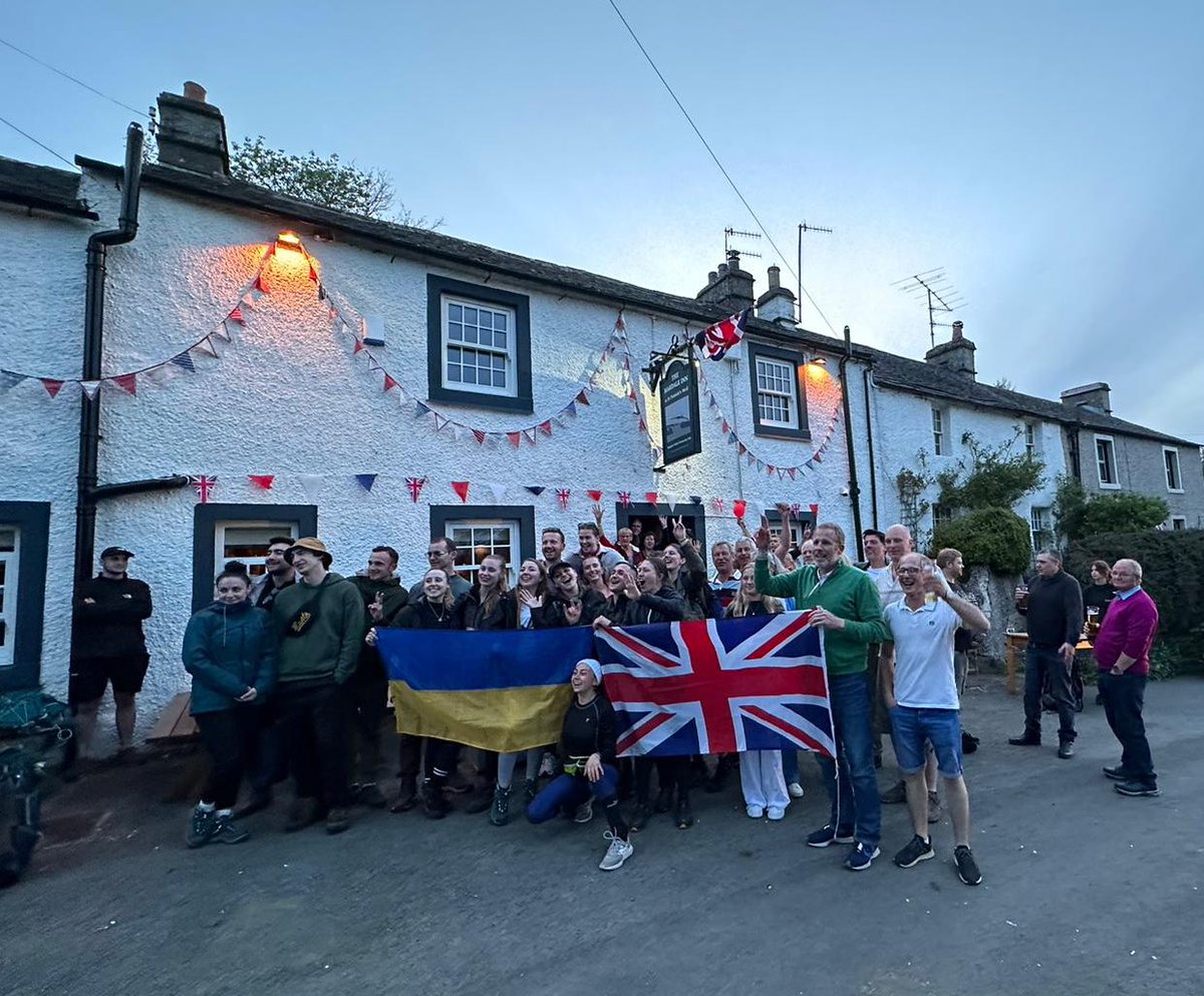 BvcpInn's tweet image. Awesome 👑 Street Party Sunday at The Mardale with so many attending - joined by 50 young 🇺🇦 Ukrainians 🇺🇦 who got to enjoy the evening with The D:Ukes! 🎶 #communitypub #LakeDistrict Charity Monday 🐿️ @eden_reds 👍