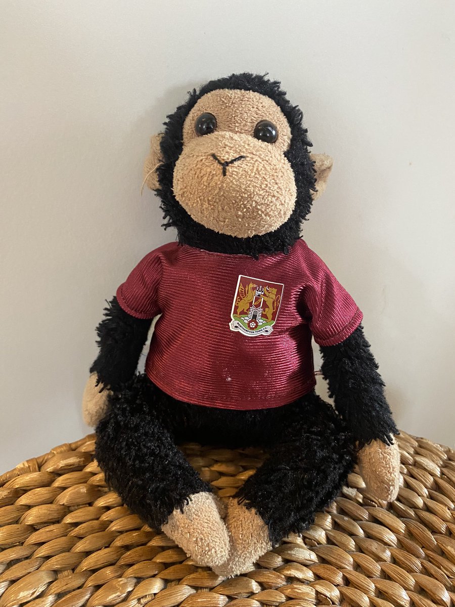 The boy wanted to dress his monkey in a Cobblers top. Found one on a Clarence we have. Turned out to be the perfect hybrid for today…Hartlepool and Teyn!! 

#ShoeArmy #NTFC #HUFC