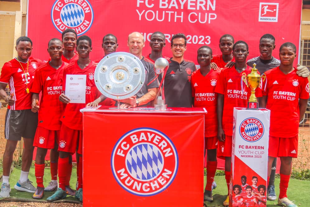 NIGERCommunity's tweet photo. @GERinNigeria @FCBayern Meet Team 🇳🇬for FC Bayern Youth Cup World Finals.

These are the 10 talented U16 players who were selected at the tournament in #Enugu to represent Nigeria in #Munich this October.

Many Congratulations to them👏🏽

Daalu! #Enugu 👏🏽
Danke! @FCBayern
@voefoundationNG🇳🇬 @FCBayernEN https://t.co/ra9izyn5DV