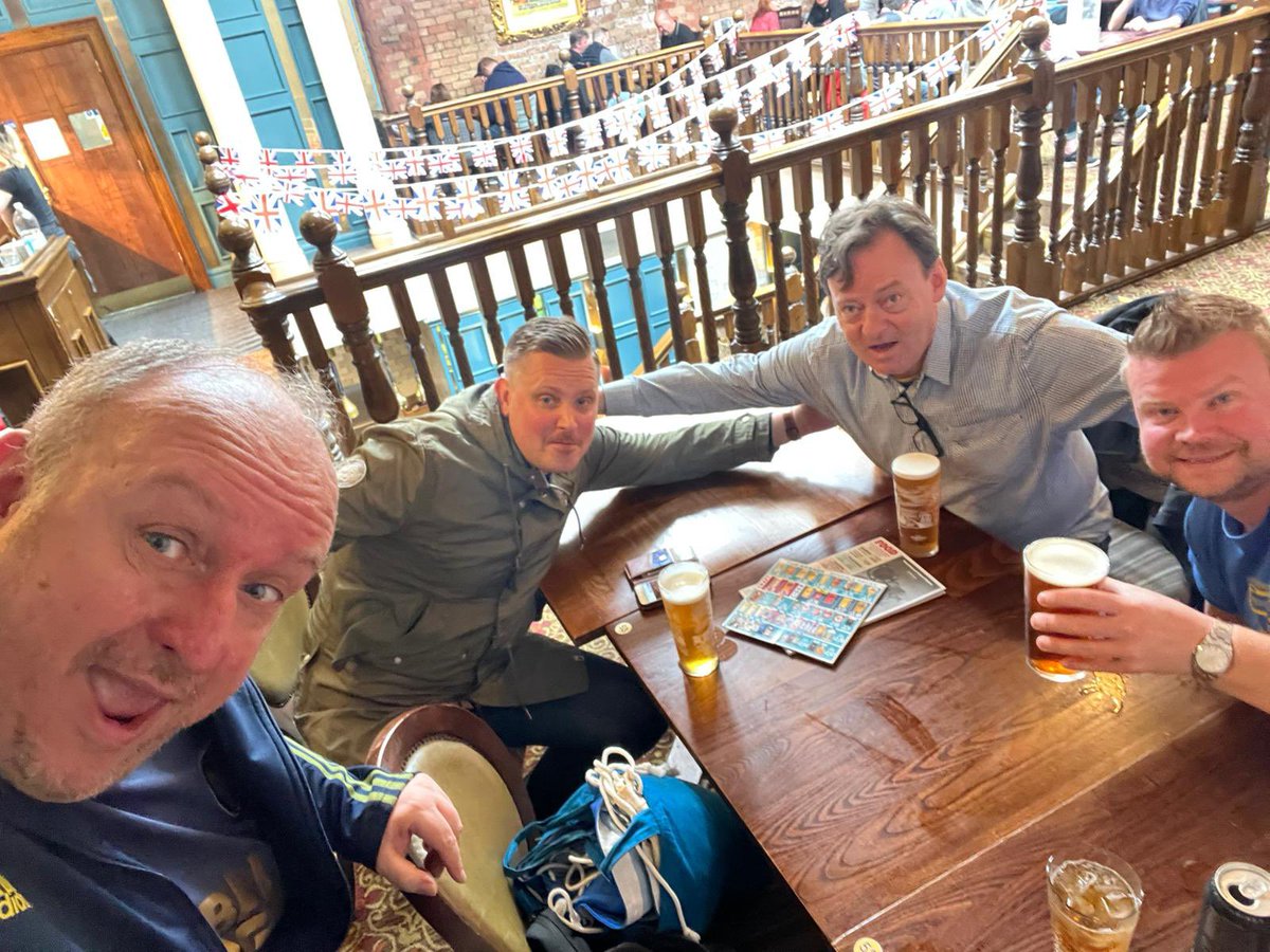 henrikpafcw's tweet photo. Prematch drinking in Cleethorpes with legendary Mike T #SweDons #AFCWIMBLEDON https://t.co/1SzYZzdV5K