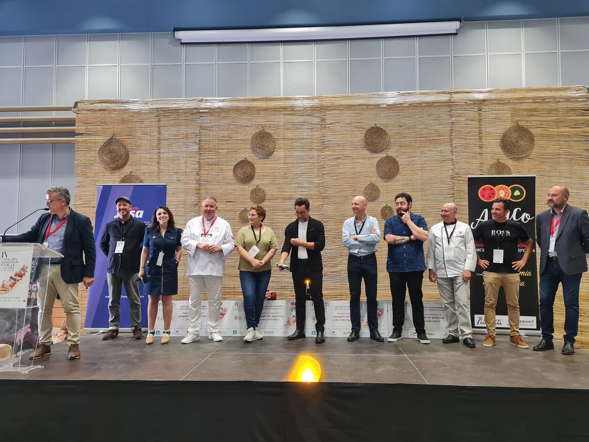 comoju's tweet photo. Jurado del IV Concurso Nacional de Cocas Ciudad de Oliva: #coquesdoliva #ConcursDeCoques #LExquisitMediterrani #DeliciousValencia  
 @QiqeDacosta  @xatoicristinaf @rafasolerchef, José Manuel López “Peix i Brases”, Vicente Sancho, @Javier_Solsona @majemartinez y  Lluís Penyafort https://t.co/1AwzCHu1py