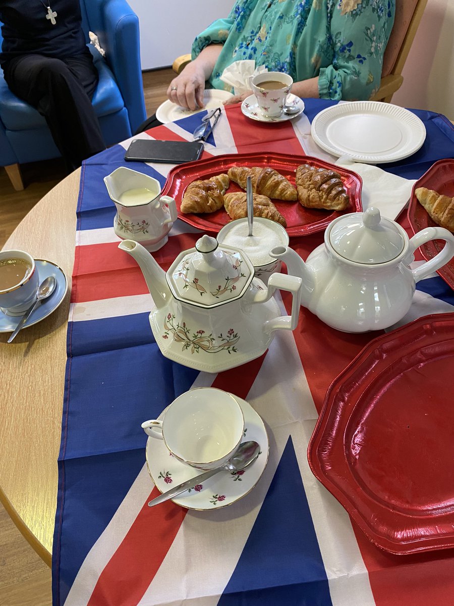 GrumbridgeJulie's tweet photo. The celebrations continue ❤️🤍💙 morning coffee. Beech ward. https://t.co/KdR1RzekA4