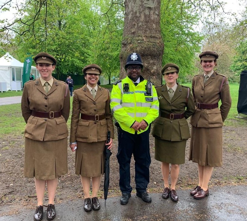 MPSHillingdon's tweet image. Over 30 of our #WestArea @MPSSpecials have volunteered this weekend at the #KingsCoronation events in both London and Windsor.

Today they are contributing a further 10 officers for the #BigHelpOut