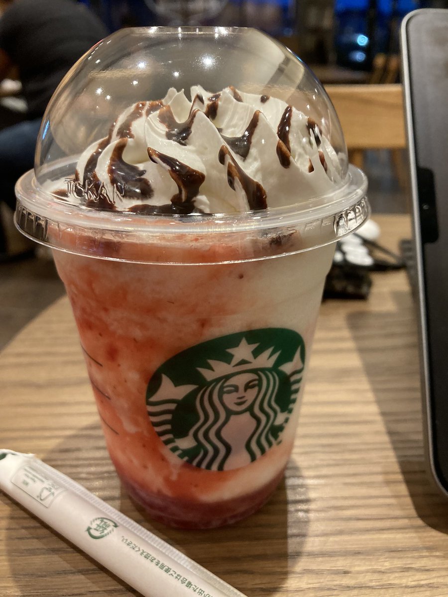 モバイルオーダー先行いちごフラペチーノを夕飯にさぎょ
最近はもっぱらスタバでばかりペン入れしてます https://t.co/yugWjqYYvU
