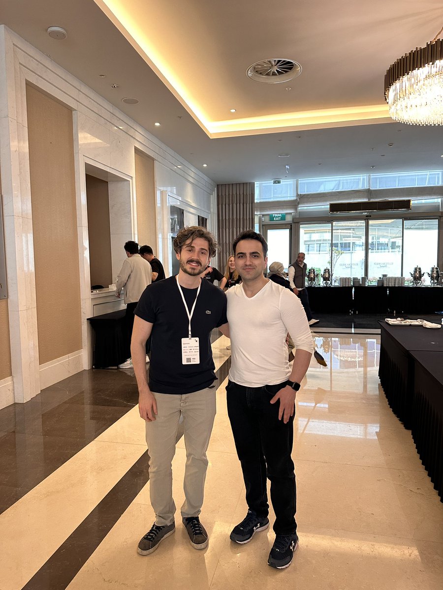 thefatihcinar's tweet image. Another person I’ve had the opportunity to meet at #JavaDayIstanbul was @fsnmzz .
Delivered an engaging presentation on Clean and Effective Java.
Such an inspiring character.