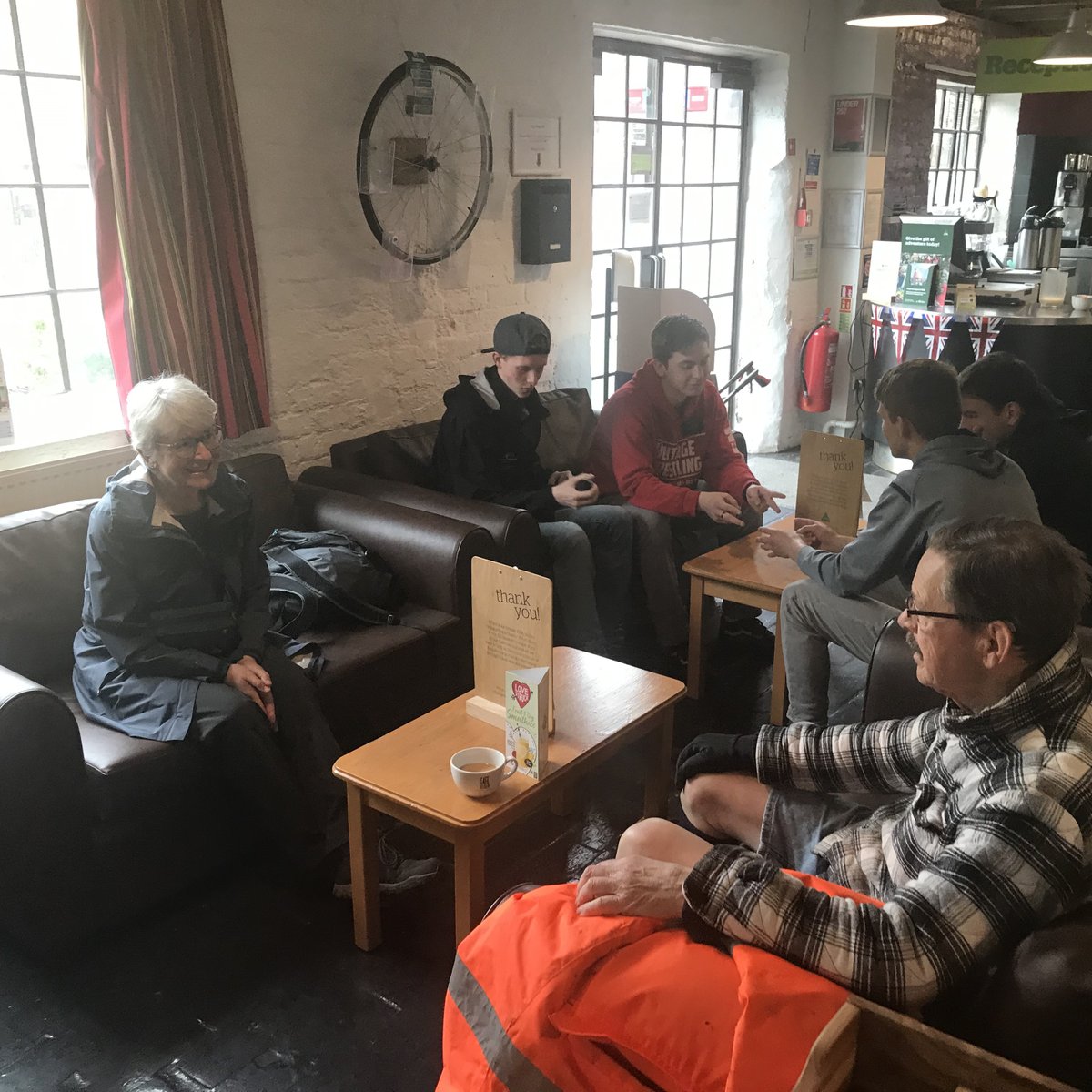YHA_JamieW's tweet photo. Our volunteers are arriving ready to head out for the #TheBigHelpOut litter pick around the River Severn starting at 11 am at @YHACoalport. Looking forward to setting out with our @Team_BMC litter picking kits!

@YHAOfficial @yhavolunteers https://t.co/DjF4hh5p8s