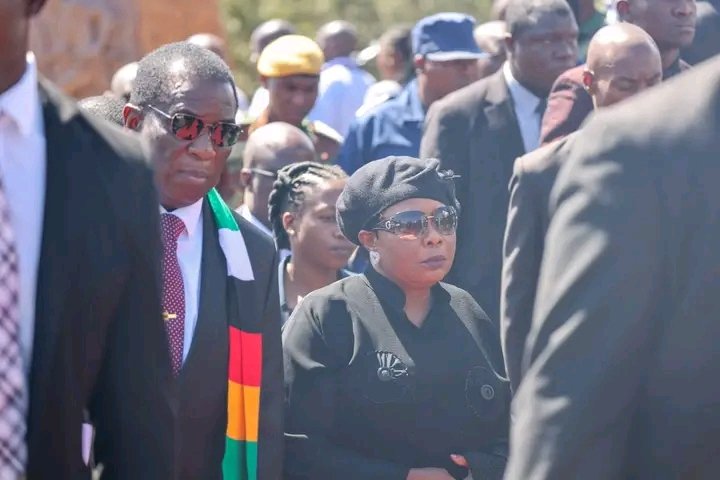 𝕄𝕗𝕖𝕔𝕒𝕟𝕖 tweet media