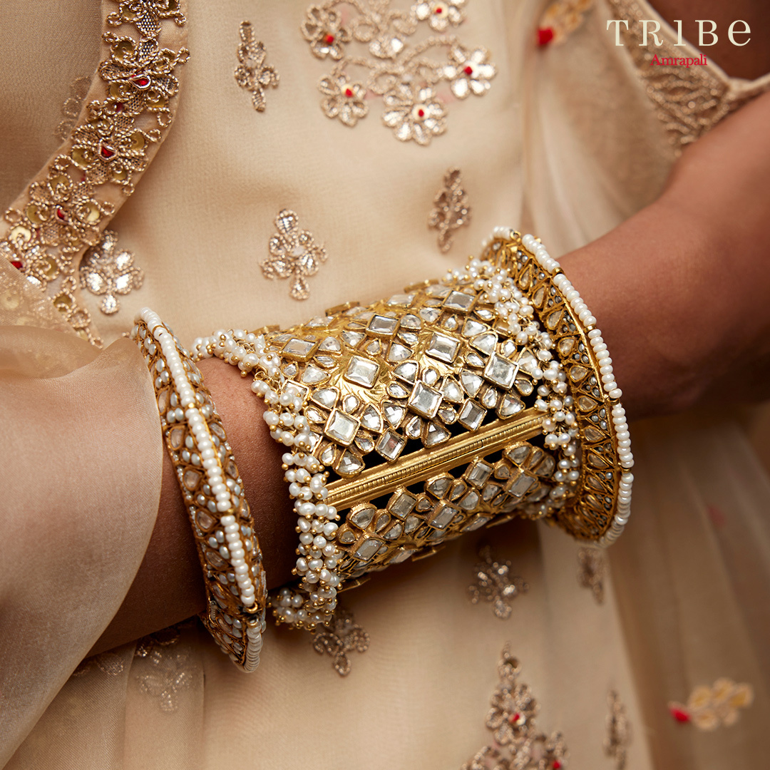 TribeByAmrapali's tweet photo. Be the queen of all occasions with our one-of-a-kind antique gold jewellery collection, perfect for making heads turn at every occasion!
Shop the Sitara Collection now - https://t.co/UVxErpceVt
#TribeAmrapali #Jewellery #FashionJewellery #JewelryDesigner #SitaraCollection https://t.co/Uonrks1Bbp