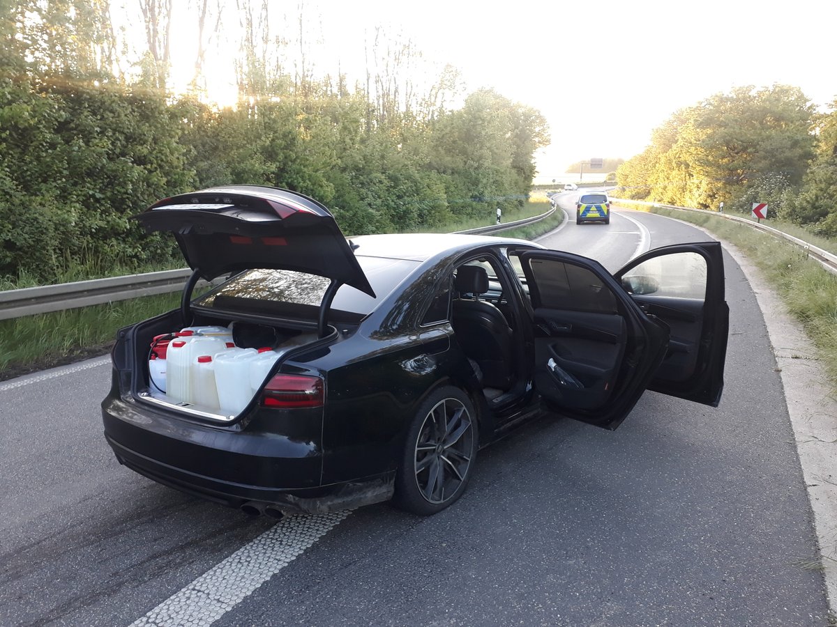 LKA_Hessen's tweet photo. 2 #Festnahmen &amp; Durchsuchungen wg. des Verdachts der Sprengung eines Geldautomaten in Bad Homburg am 06.05.2023.
Eine hervorragende #Zusammenarbeit von GStA FFM, hessischer &amp; niederländischer Polizei! 👮‍♀️ 👮

Mehr Infos 👉 https://t.co/XP8XJ10iBT

#HLKA https://t.co/ezGOQleM7E