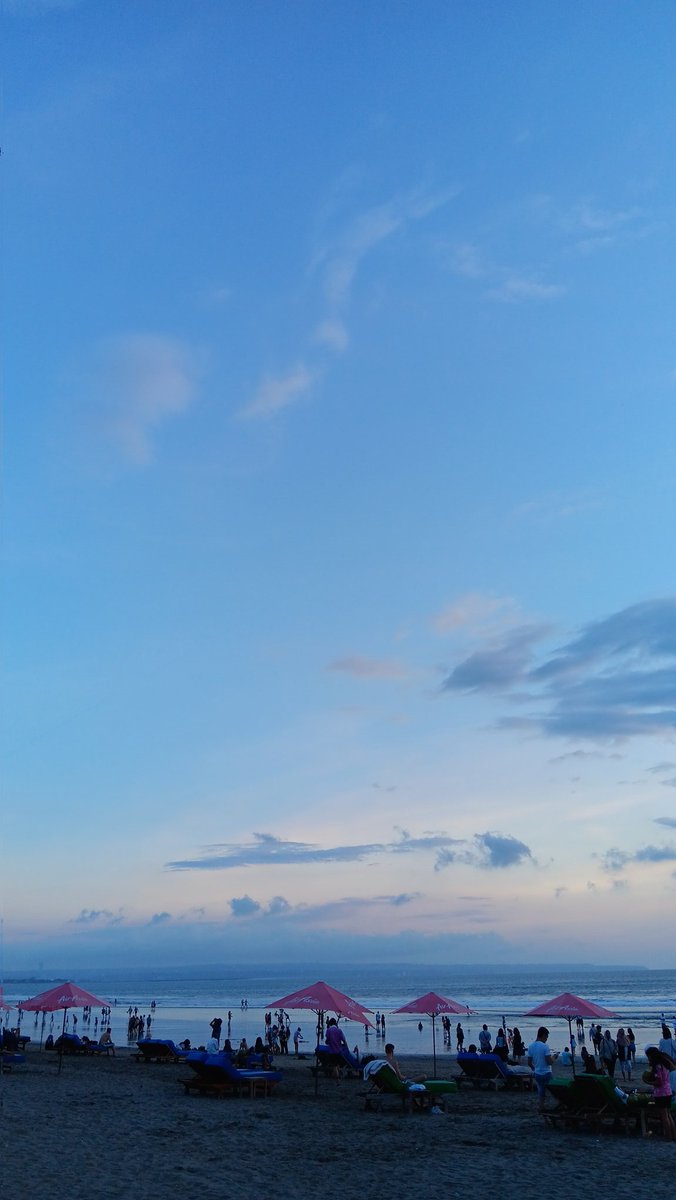 hiverriver's tweet photo. edisi kangen pantai 🩵💛 https://t.co/RVRFWbQ5dP