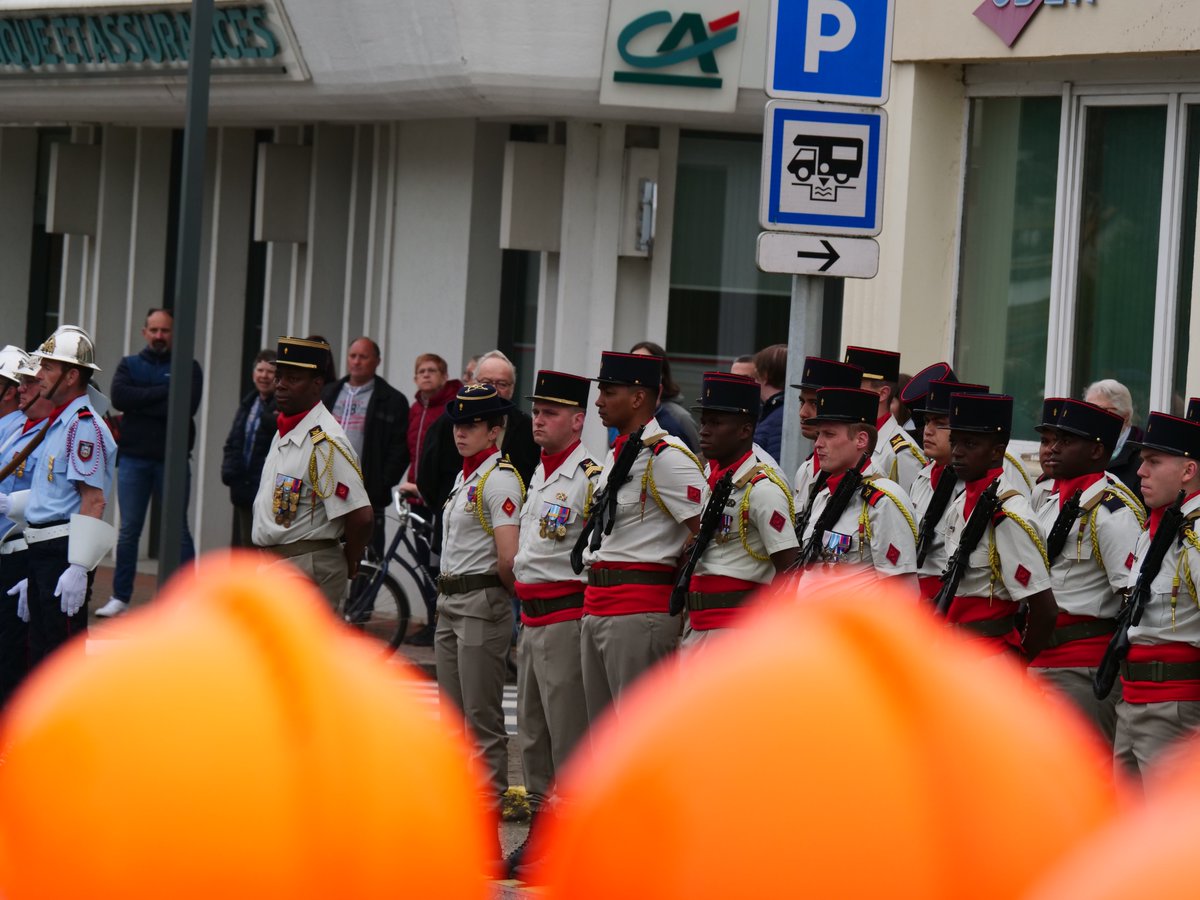 Présent !
Ce matin à Suippes, municipalité, fanfare, pompiers, habitants et militaires se rassemblaient au coeur de la ville pour commémorer le 78e anniversaire de la capitulation du 8 mai 1945.🇫🇷
#EnLeurSouvenir #TradisMilis #8Mai1945 #8Mai2023 #Histoire2Terre #FiersDeNosSoldats