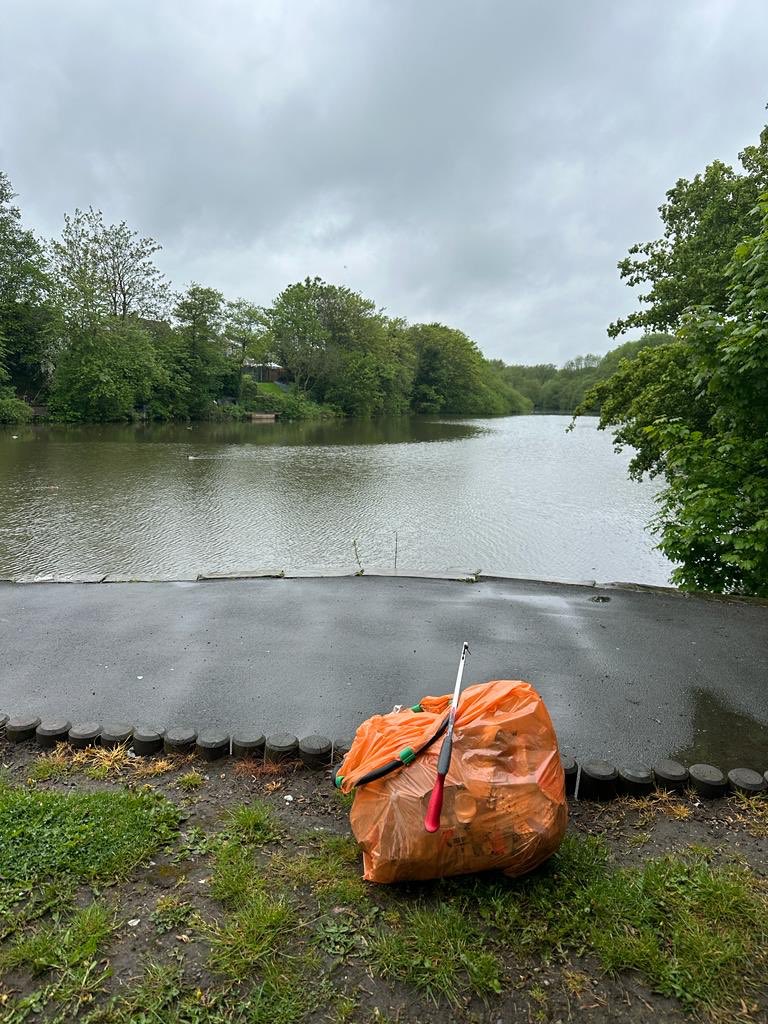 MrChrisFoy's tweet photo. Good deed for the day 🧹#MillDam https://t.co/6z1w3yANZh