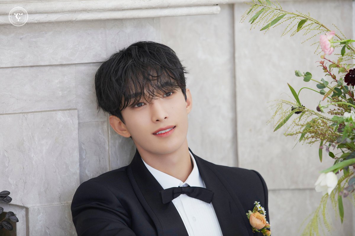 tinysoonseok's tweet photo. #호시  #도겸 'FML' (CARAT Ver.) Behind Photo https://t.co/4FG9G6wBFL