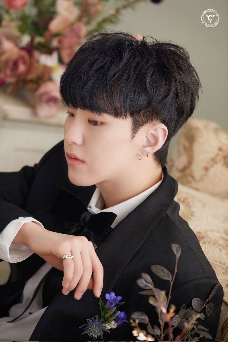 tinysoonseok's tweet photo. #호시  #도겸 'FML' (CARAT Ver.) Behind Photo https://t.co/PSYn4096C5