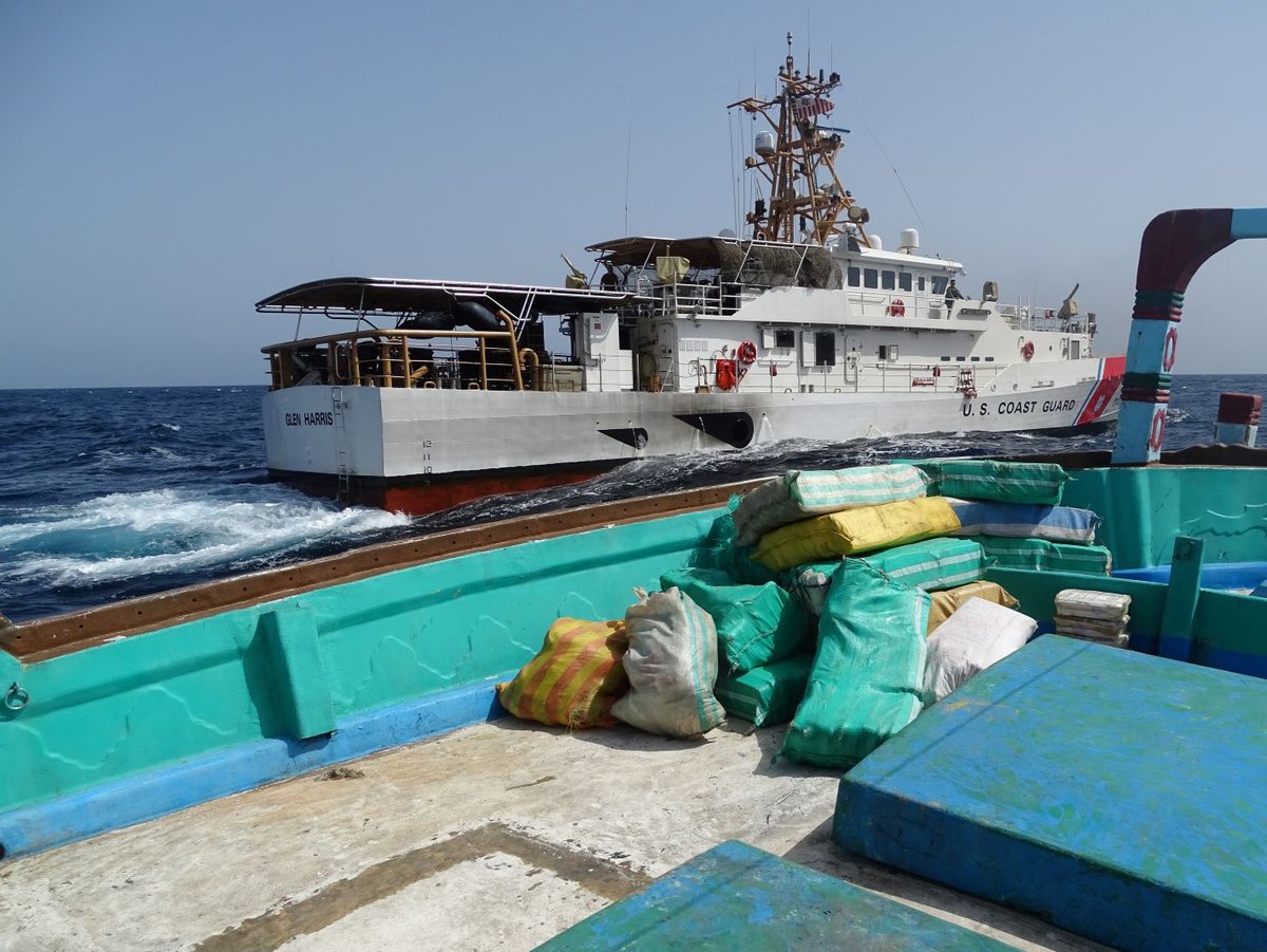 A @USCG fast response cutter seized more than $30 million of heroin and methamphetamine from a fishing vessel transiting the Gulf of Oman, May 8. Read more ⬇️ dvidshub.net/news/444216/us…