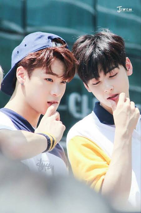 0126_je's tweet photo. Binwoo💙💛
#차은우 #문빈 #아스트로 https://t.co/KjHXGu5Z5E