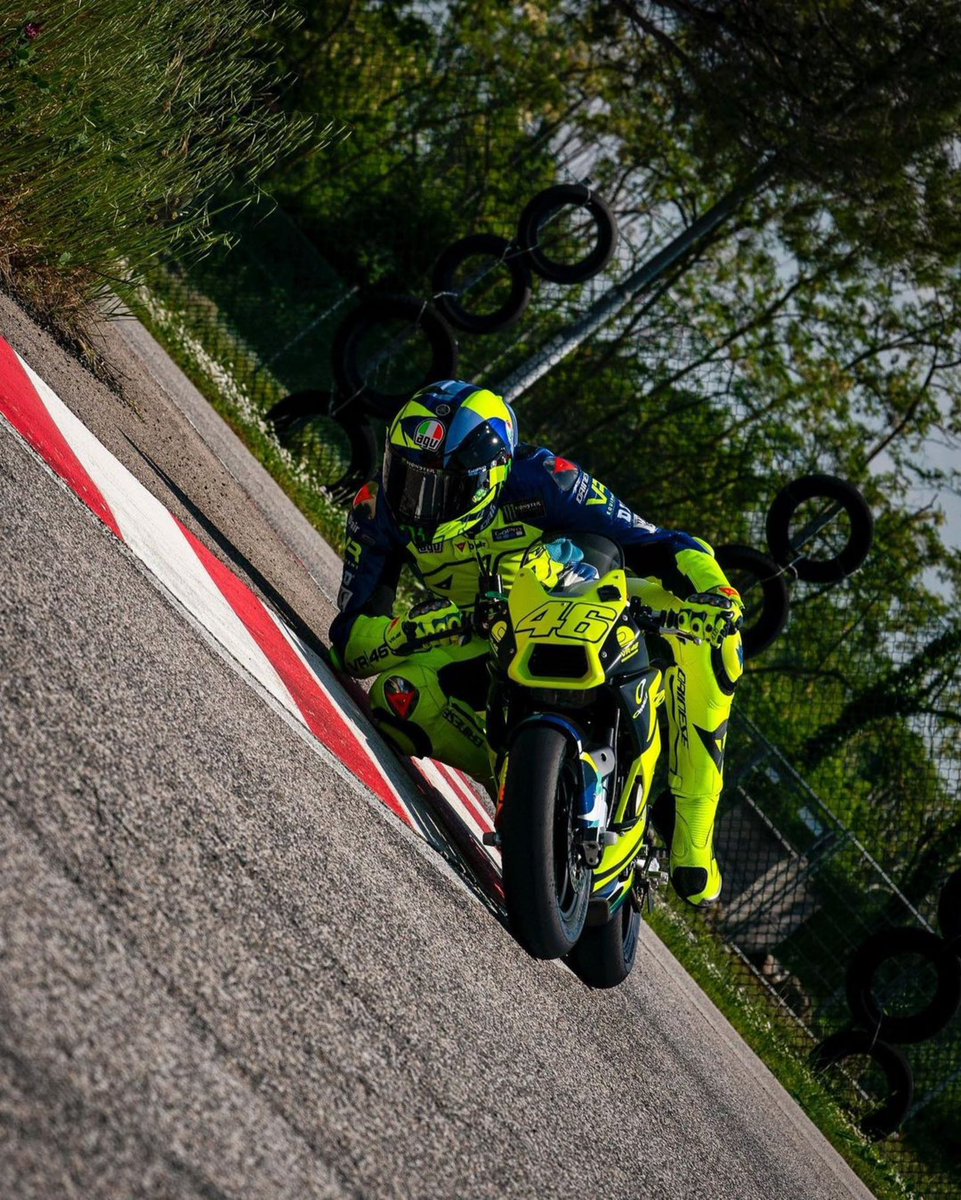ValeYellow46's tweet photo. Academy training at Galliano park
📸 @camilss https://t.co/A2zKEZ9uOa