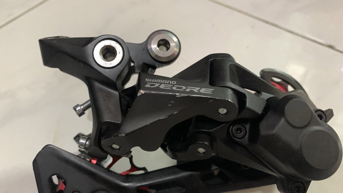 gabinzzzz's tweet photo. shimano deore m5120, bisa 10 / 11 speed, kondisi lecet pemakaian, bonus pulley bearing #fnfjb https://t.co/dFmh0LeefA