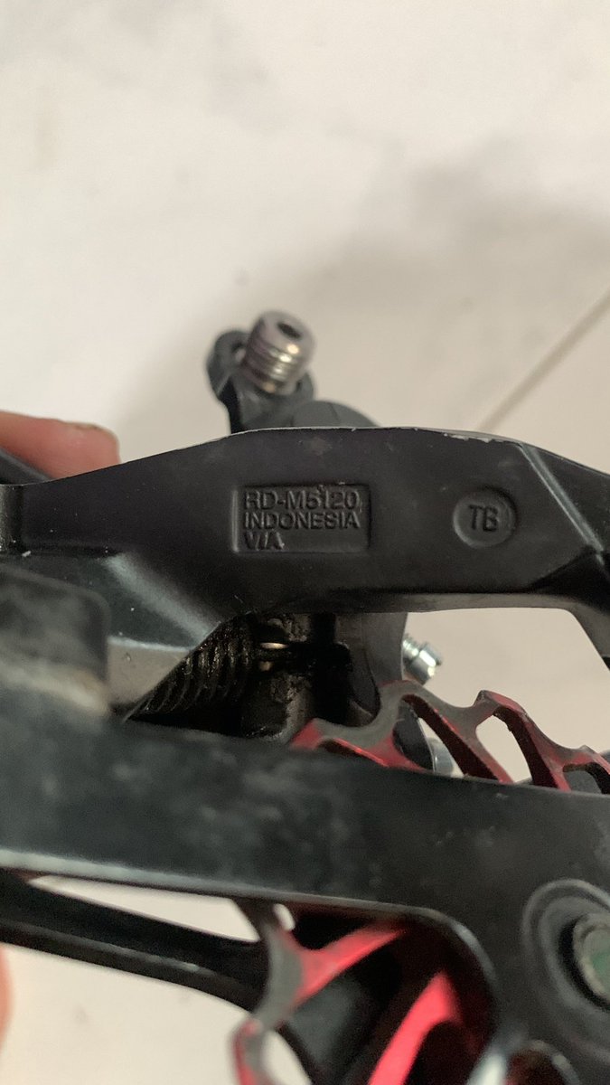 gabinzzzz's tweet photo. shimano deore m5120, bisa 10 / 11 speed, kondisi lecet pemakaian, bonus pulley bearing #fnfjb https://t.co/dFmh0LeefA