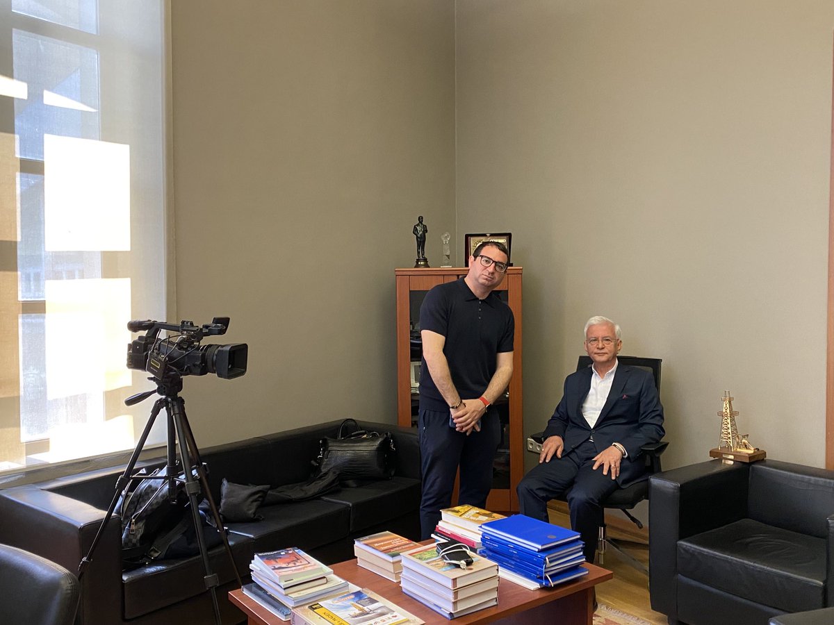 Haydar Aliyev’in doğumunun 100. Yılında cumhurbaşkanlığı günlerini AZ TV’ye konuştuk.