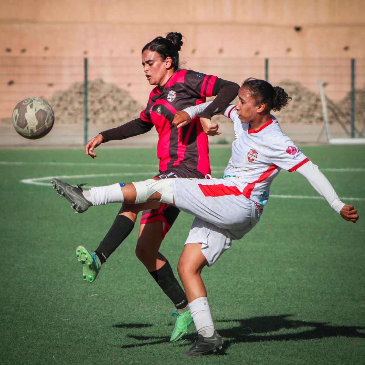 Pfam2019's tweet photo. 📸 Some shots from yesterday's victory against ASSCHT 🔴
#ALLEZPHOENIX #DIMAPFAM #PFAM #girl #BestFriends https://t.co/YB7nY7C50D